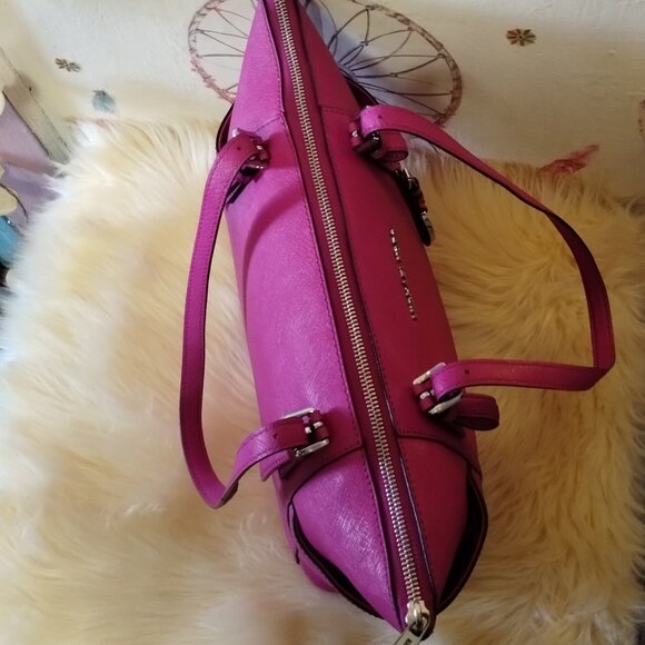 MIchael Kors - Charlotte Large Saffiano Leather Top-Zip Bag in Dragonfruit Pink - Picture 7 of 12